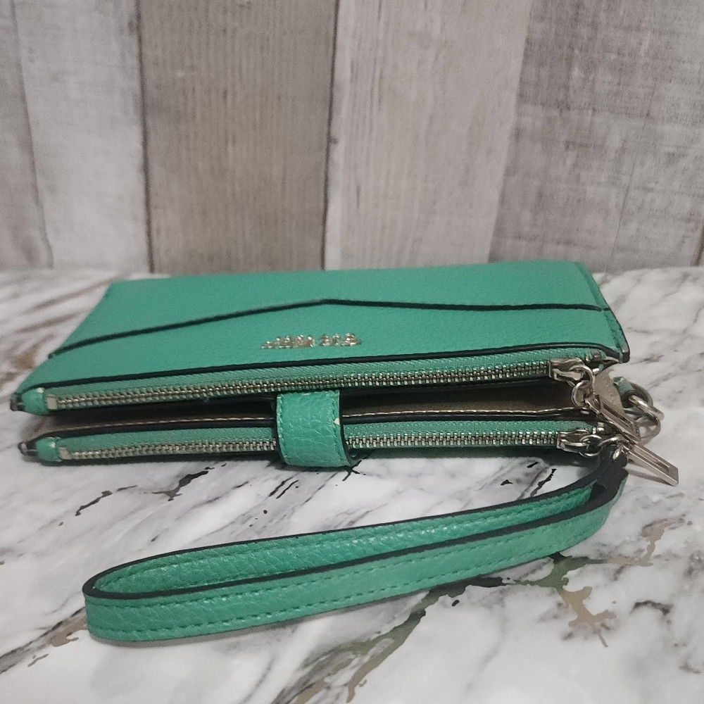 🌷GUESS Double Zip Organizer Wallet/ Wrislet in Mint Green🌷Imperfections - Picture 12 of 16